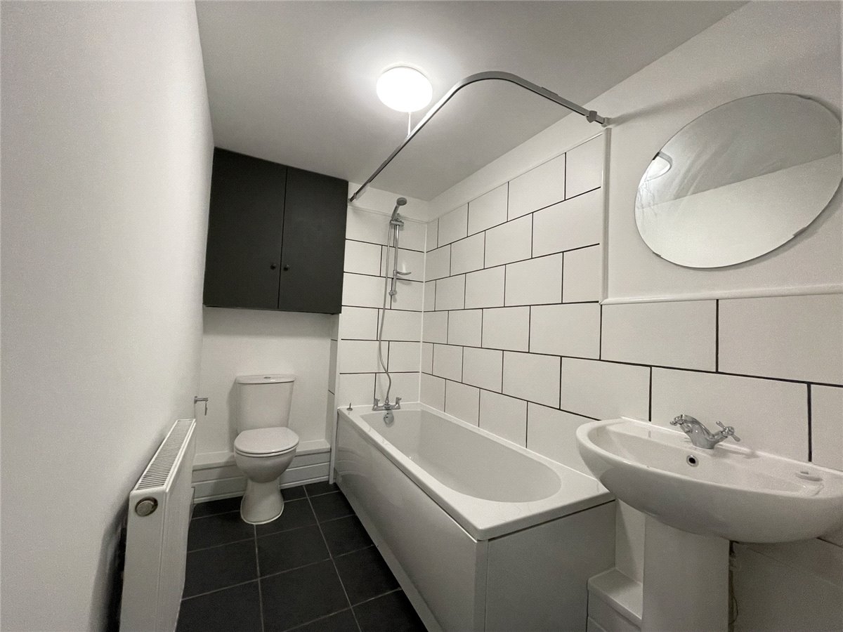 2 bedroom Flat, Regent Court, Thornycroft Close, RG14 - Available, Image 6