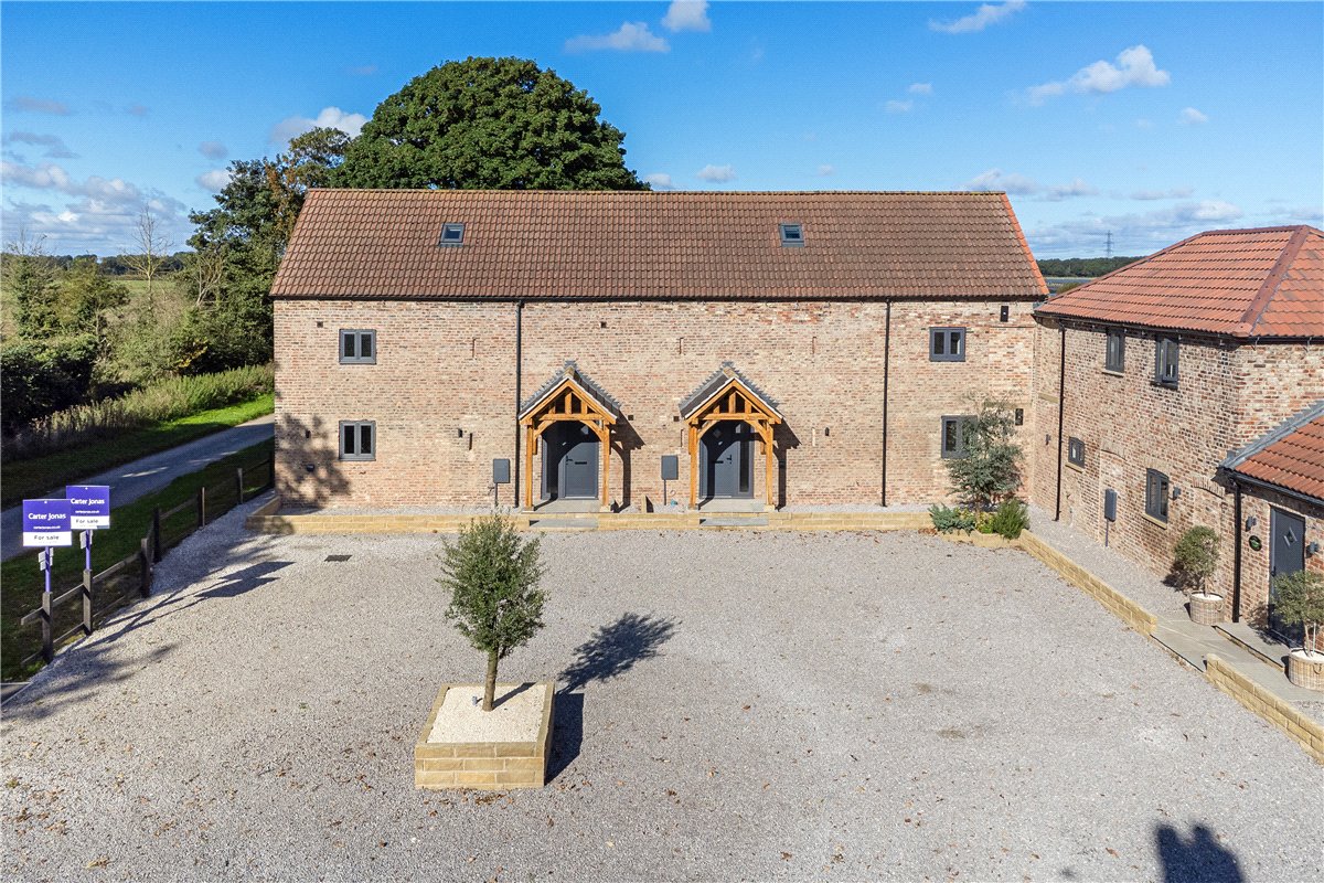 4 bedroom Cottage, Camela Lane, Camblesforth, YO8 - Available