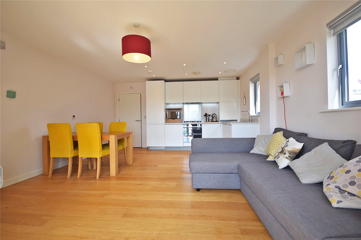 2 bedroom Flat, Glenalmond Avenue, Cambridge, CB2 - Let Agreed, Image 2