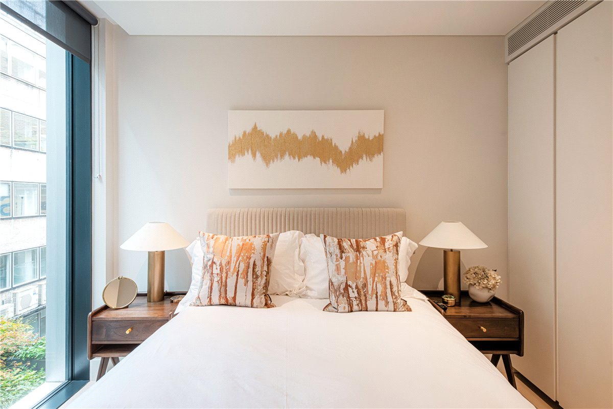 3 bedroom Flat, Cork Street, Mayfair, W1S - Available, Image 19