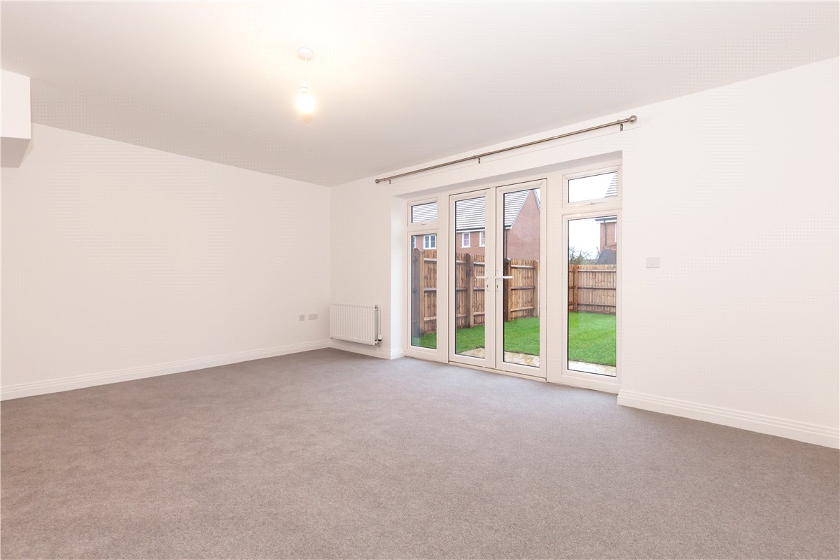 3 bedroom House, Athens Avenue, Aylesbury, HP21 - Let Agreed, Image 2