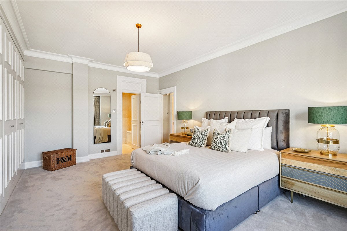3 bedroom Flat, Grosvenor Square, Mayfair, W1K - Available, Image 5