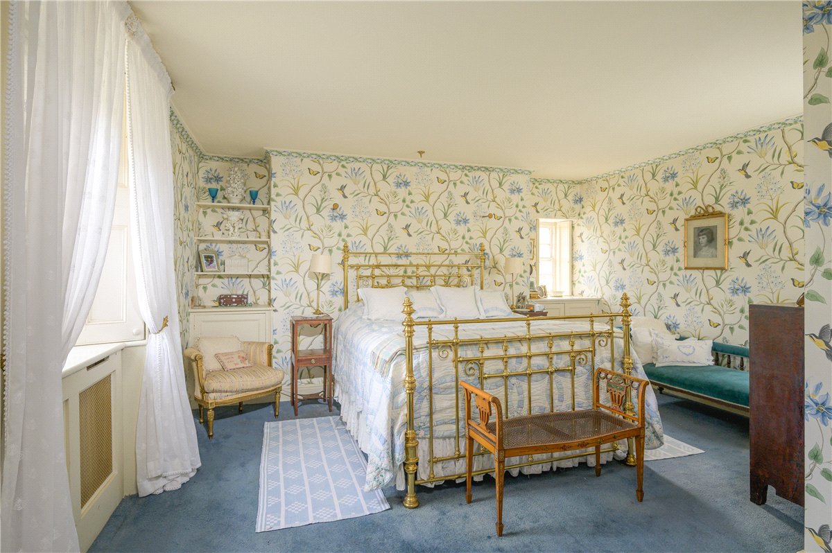5 bedroom House, West Yatton, Yatton Keynell, SN14 - Available, Image 2