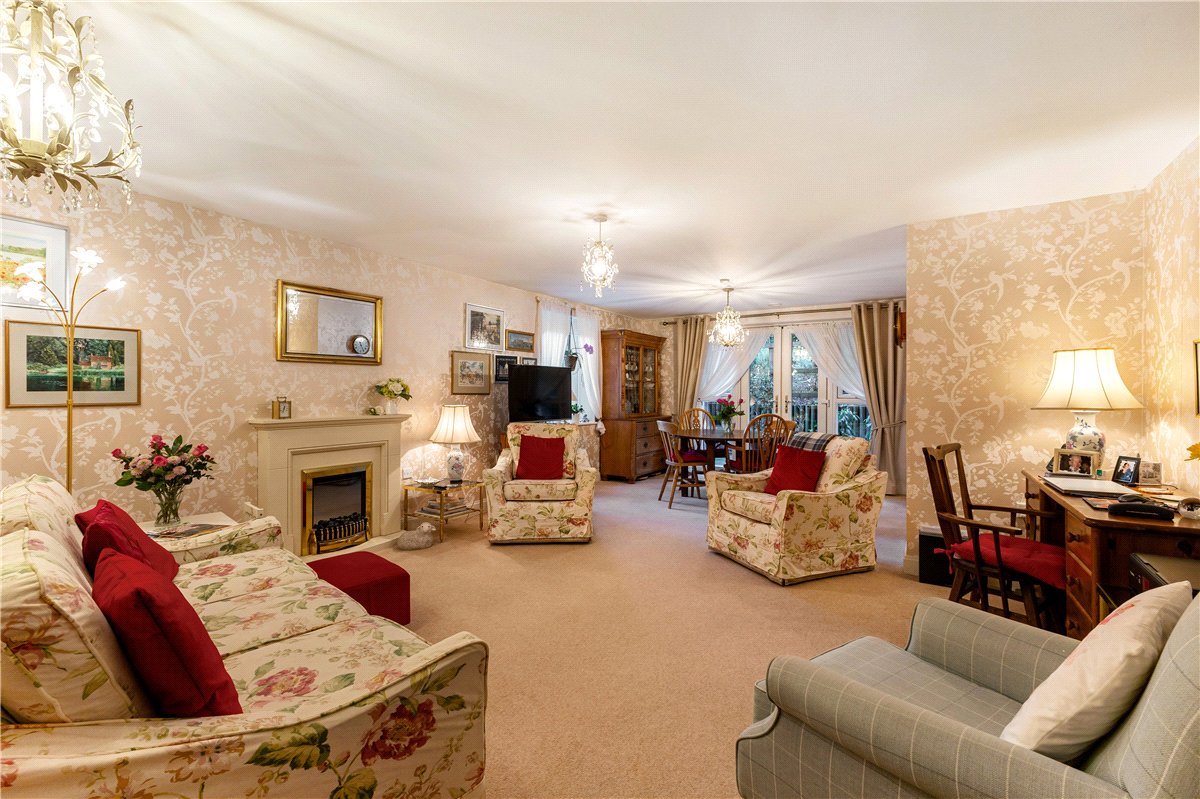 2 bedroom Flat, Granham Close, Marlborough, SN8 - Available, Image 1