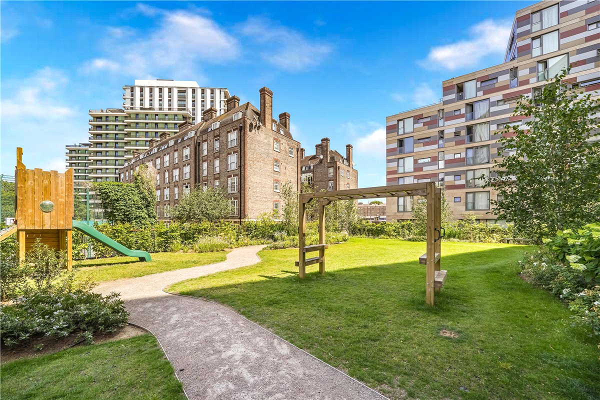 3 bedroom Flat, Gatiff Road, Pimlico, SW1W - Available, Image 18