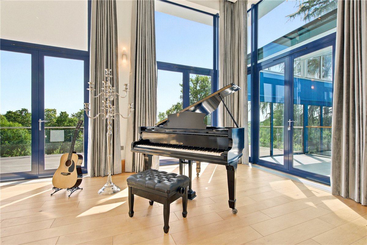 7 bedroom House, Snelsmore Common, Newbury, RG14 - Available, Image 3
