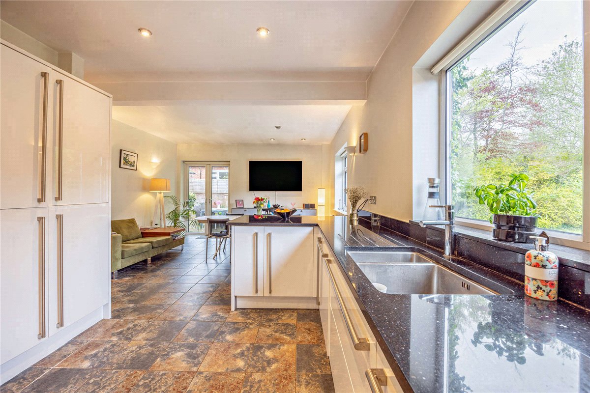 5 bedroom House, Andover Road, Newbury, RG14 - Available, Image 9