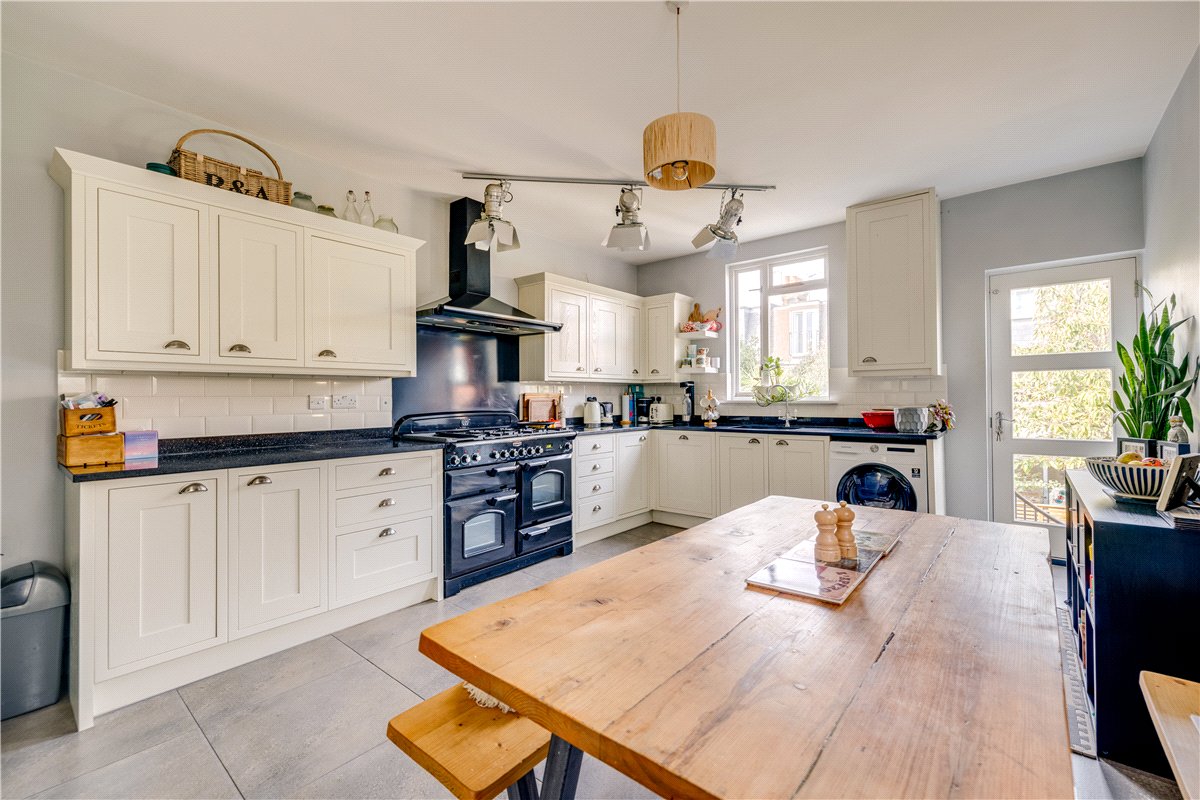 3 bedroom Maisonette, Replingham Road, London, SW18 - Available, Image 8