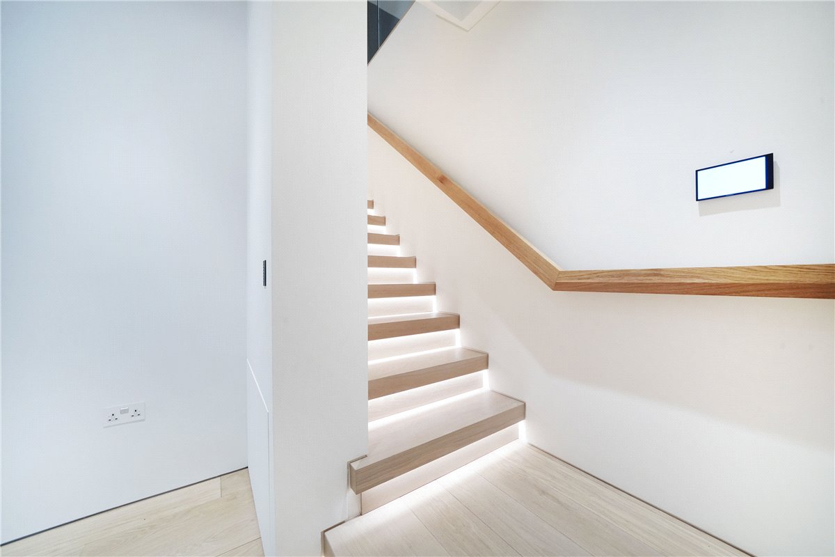 3 bedroom Maisonette, St Mary Abbots Place, Kensington, W8 - Available, Image 8