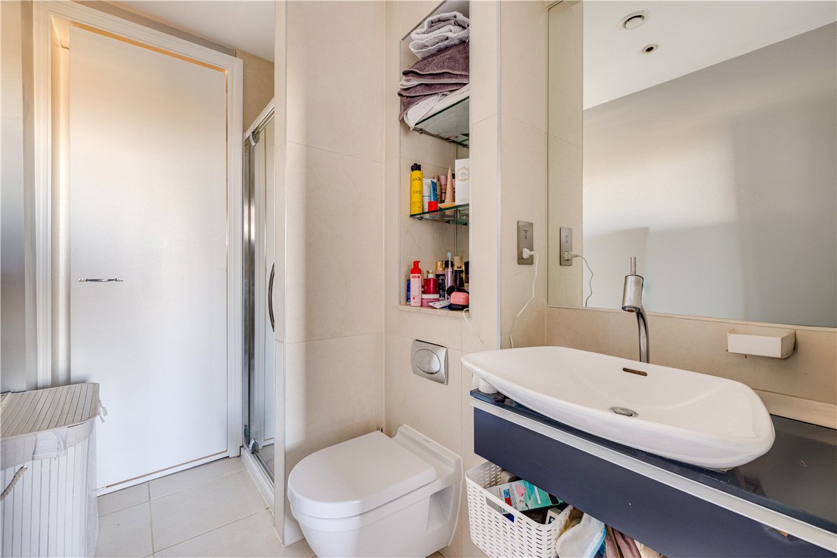 2 bedroom Flat, Clapham Common North Side, London, SW4 - Available, Image 8