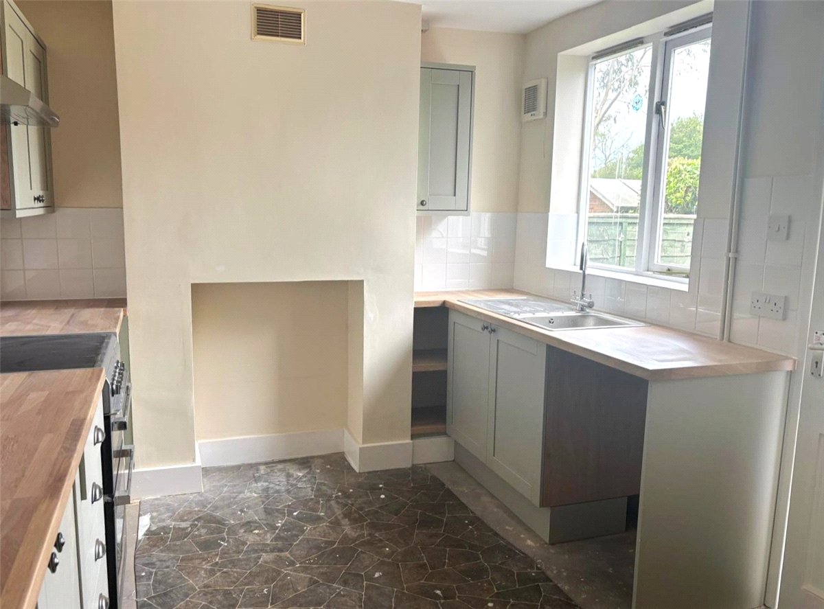 3 bedroom House, Halls Place, Rigshill Road, ME13 - , Image 2