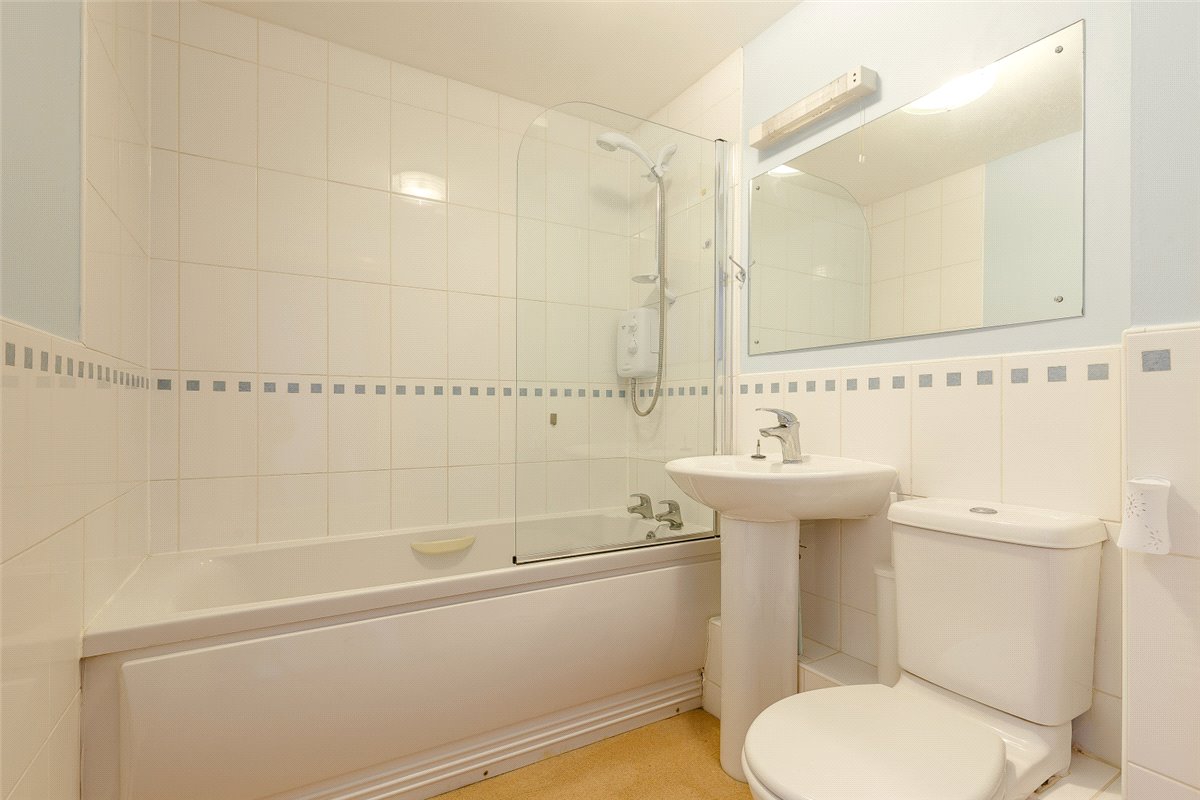 2 bedroom Flat, Old College Road, Newbury, RG14 - Available, Image 4