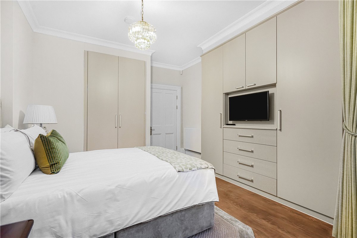 3 bedroom Flat, Holland Park, London, W11 - Available, Image 17