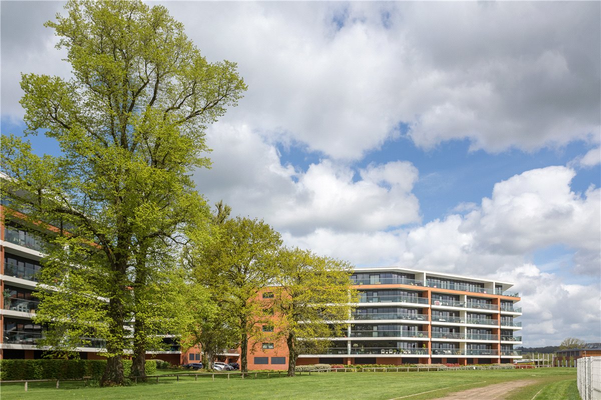 1 bedroom Flat, Racecourse Road, Newbury, RG14 - 