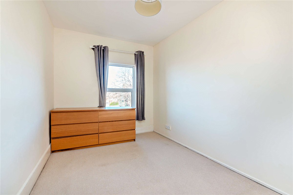 1 bedroom Flat, London Road, Newbury, RG14 - Sold, Image 2
