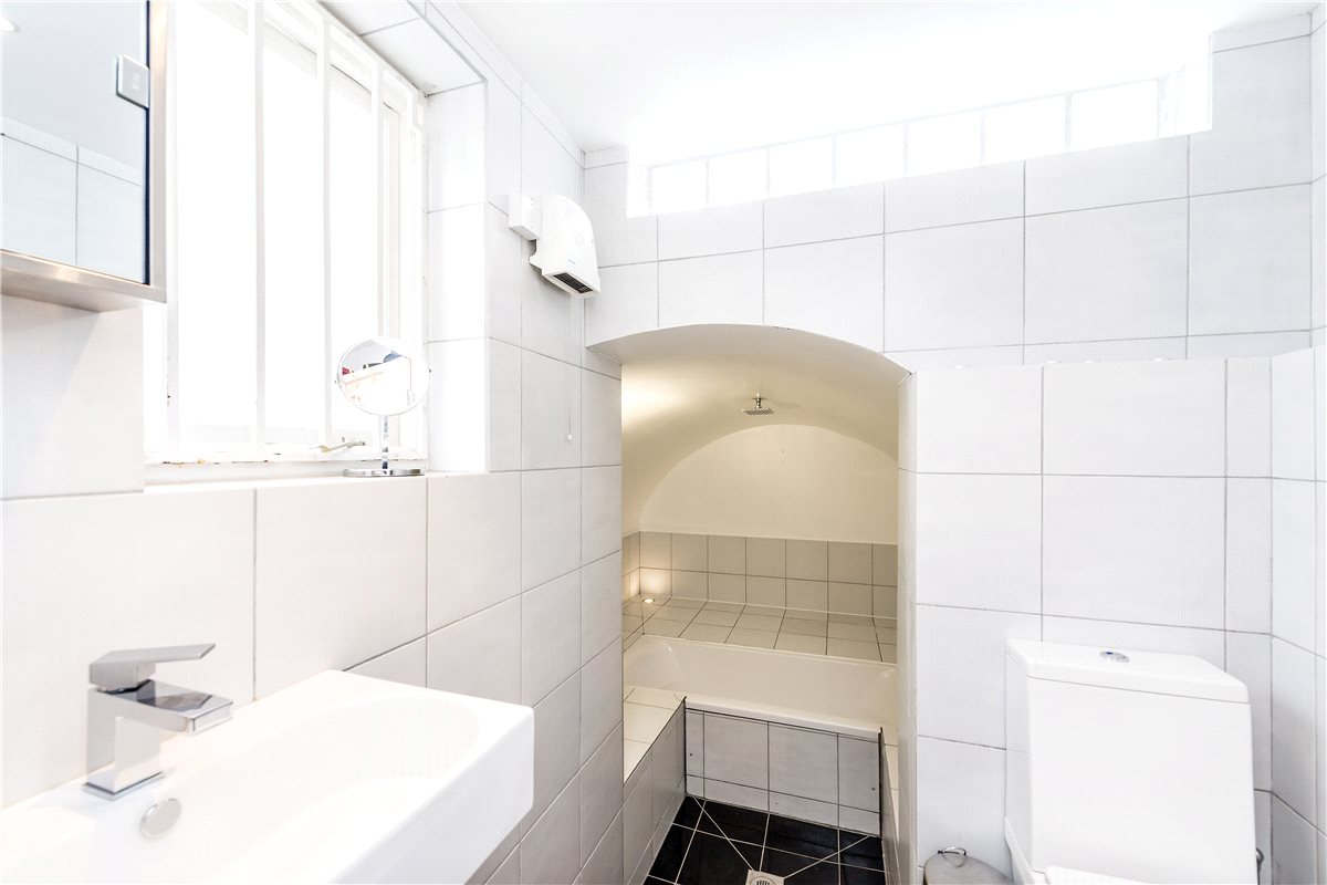 2 bedroom Flat, North Side Wandsworth Common, London, SW18 - , Image 15