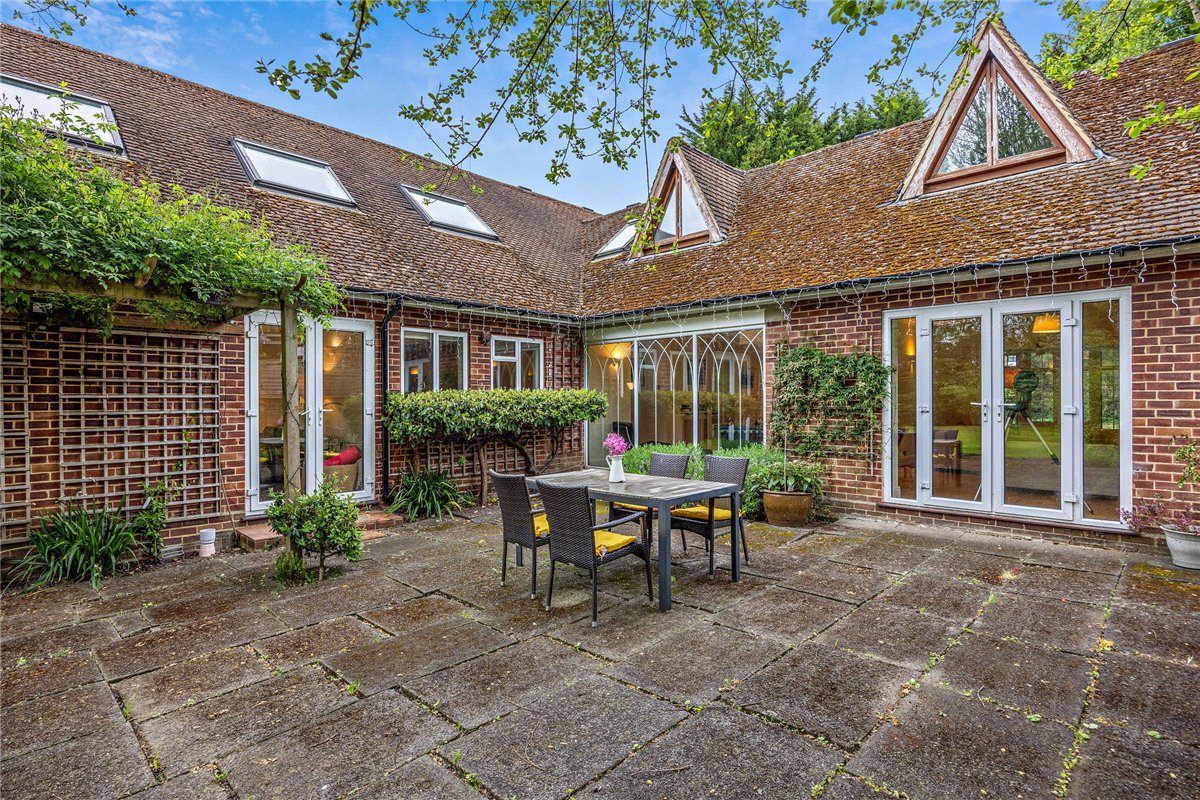5 bedroom House, Andover Road, Newbury, RG14 - Available, Image 32