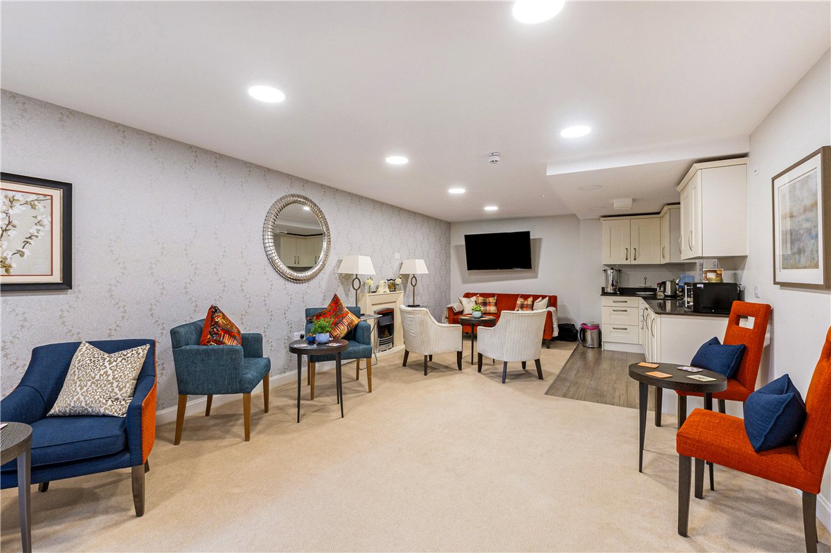 2 bedroom Flat, Granham Close, Marlborough, SN8 - Available, Image 13