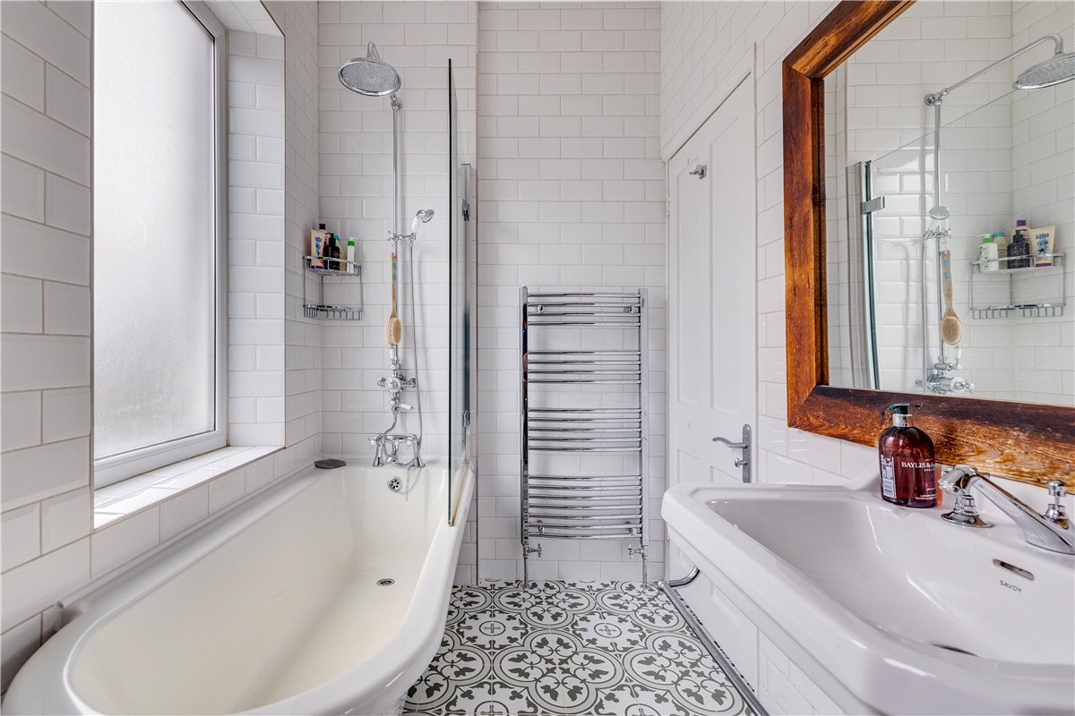 2 bedroom Flat, North Side  Wandsworth Common, London, SW18 - Sold, Image 5