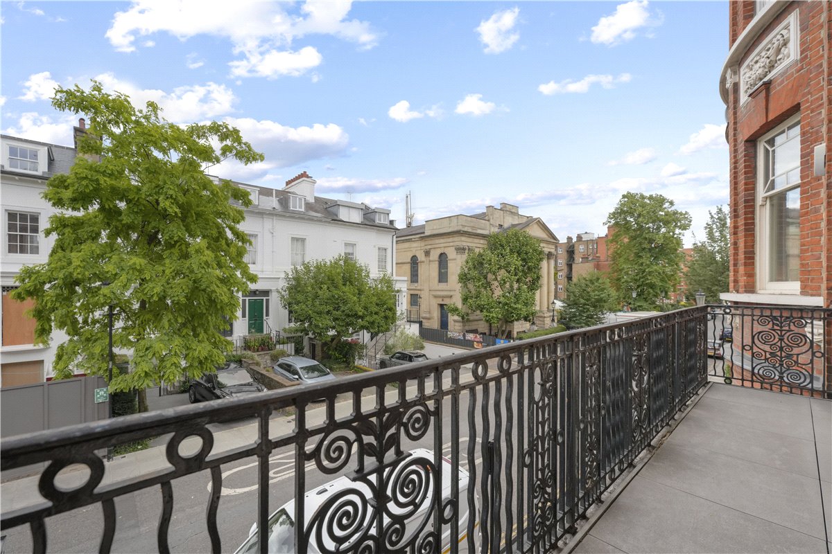 4 bedroom Flat, Wynnstay Gardens, Kensington, W8 - Available, Image 3