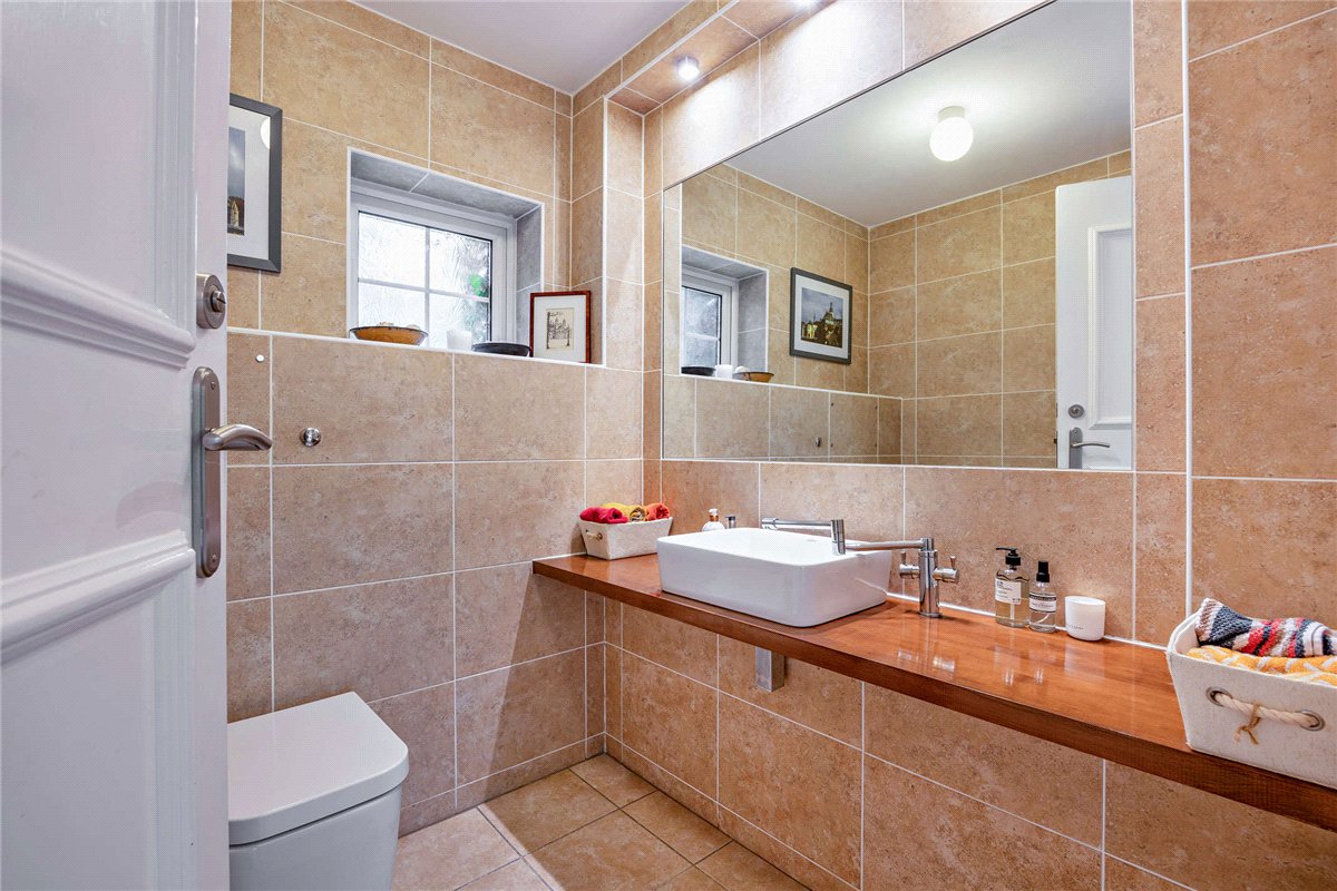 5 bedroom House, Andover Road, Newbury, RG14 - Available, Image 16