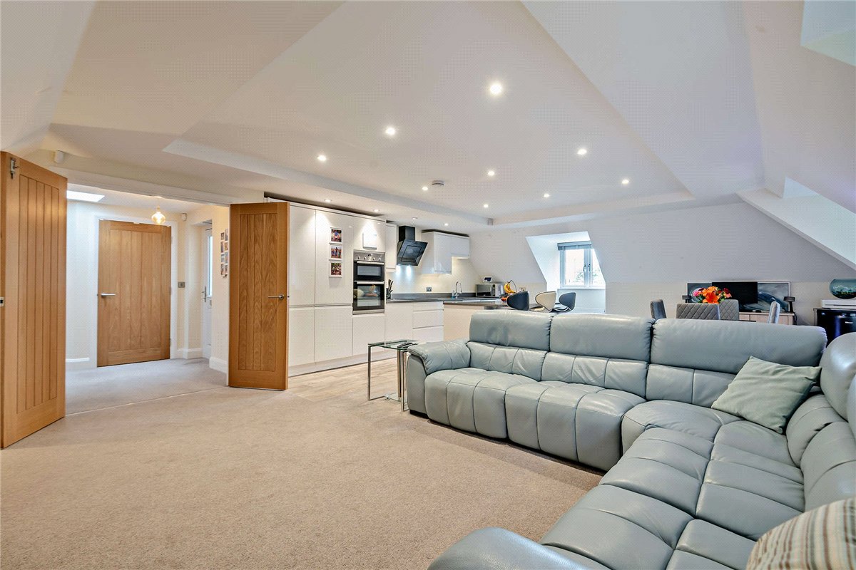 2 bedroom Flat, The Dolmans, Shaw, RG14 - Sold, Image 16