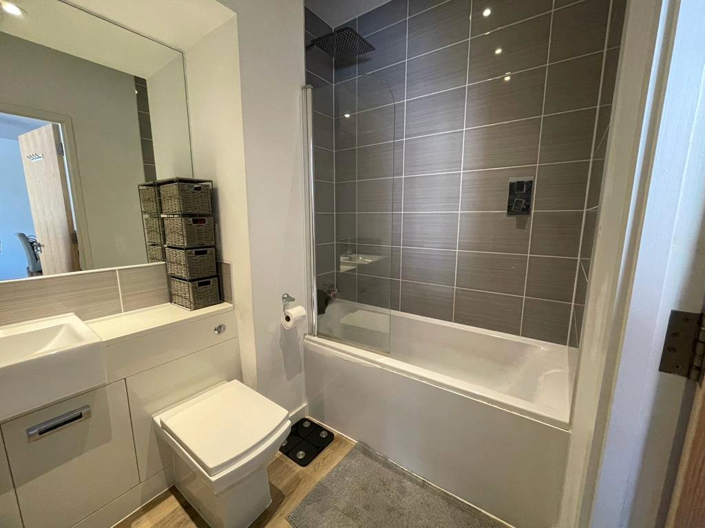 1 bedroom Flat, Strawberry Hill, Newbury, RG14 - Available, Image 2