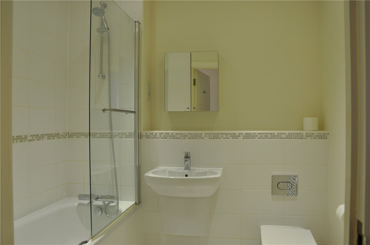 2 bedroom Flat, West Street, Newbury, RG14 - Available, Image 5