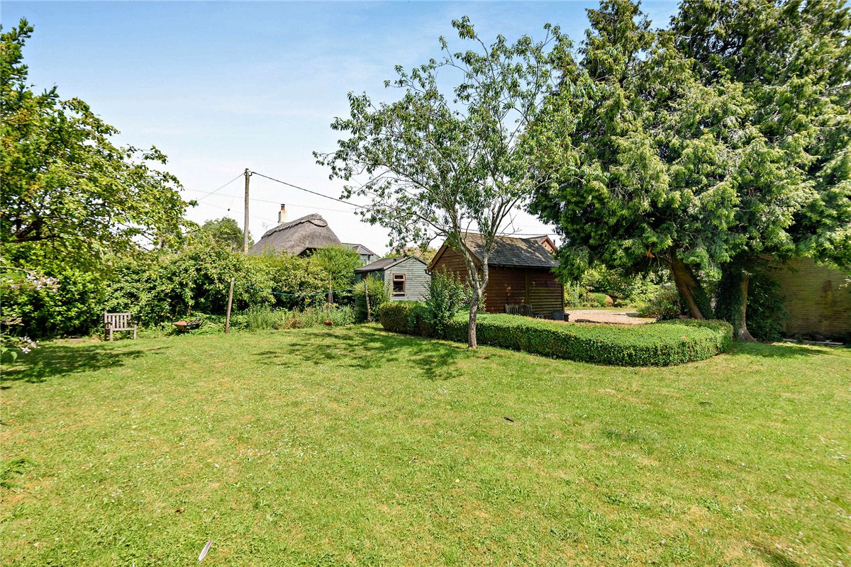 4 bedroom House, The Thicket, Leckhampstead, RG20 - Available, Image 12