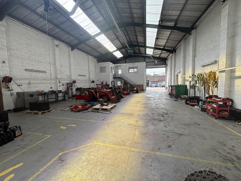 311 Sq M, Poole, Wellington, TA21 - Available, Image 2