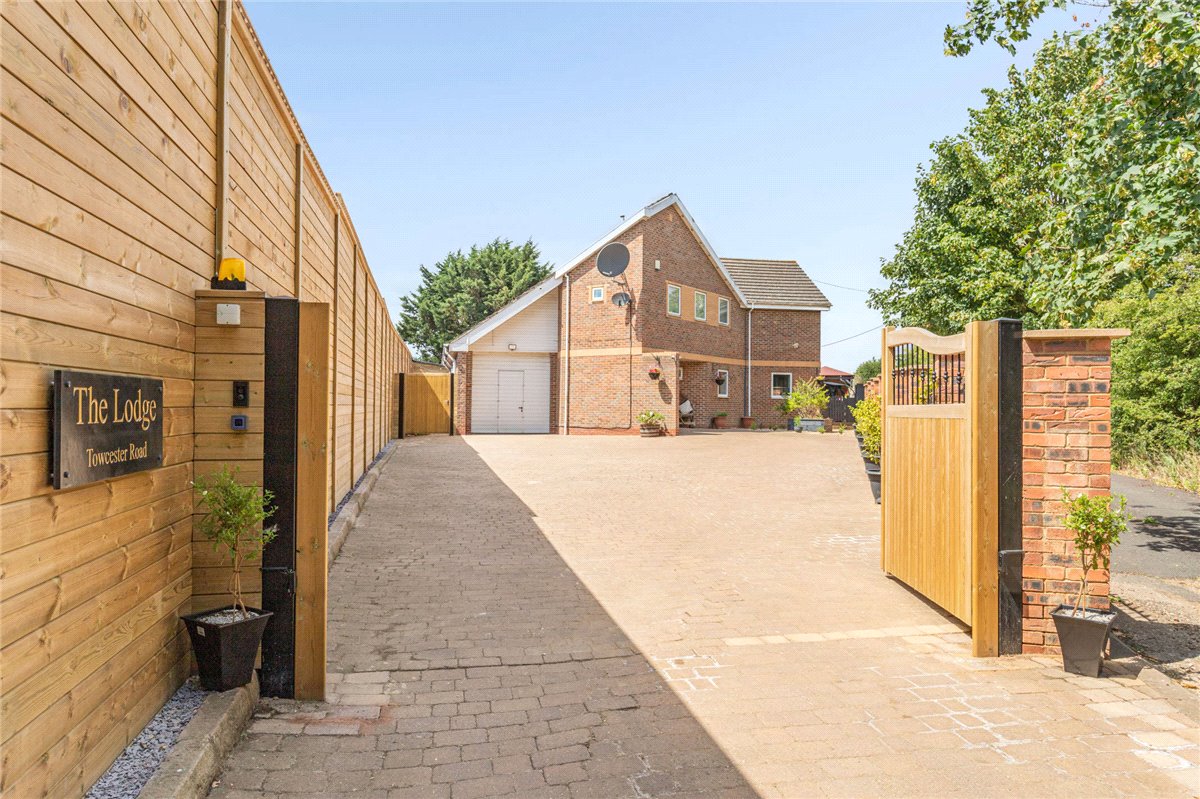 4 bedroom House, Towcester Road, Milton Malsor, NN4 - Sold