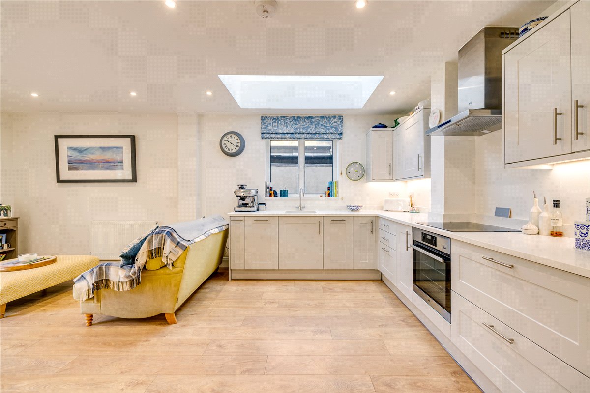 2 bedroom Flat, Birdhurst Road, London, SW18 - Available, Image 7