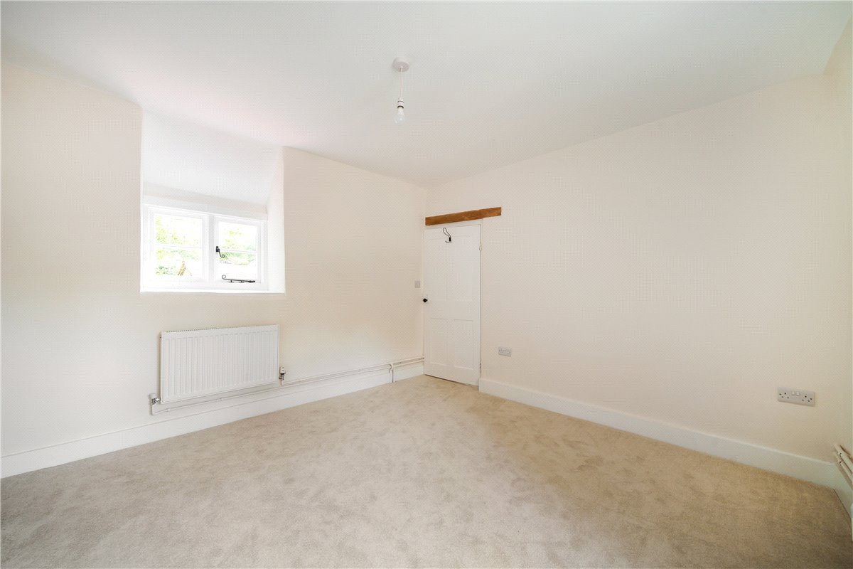 3 bedroom House, Main Street, Turweston, NN13 - Available, Image 6