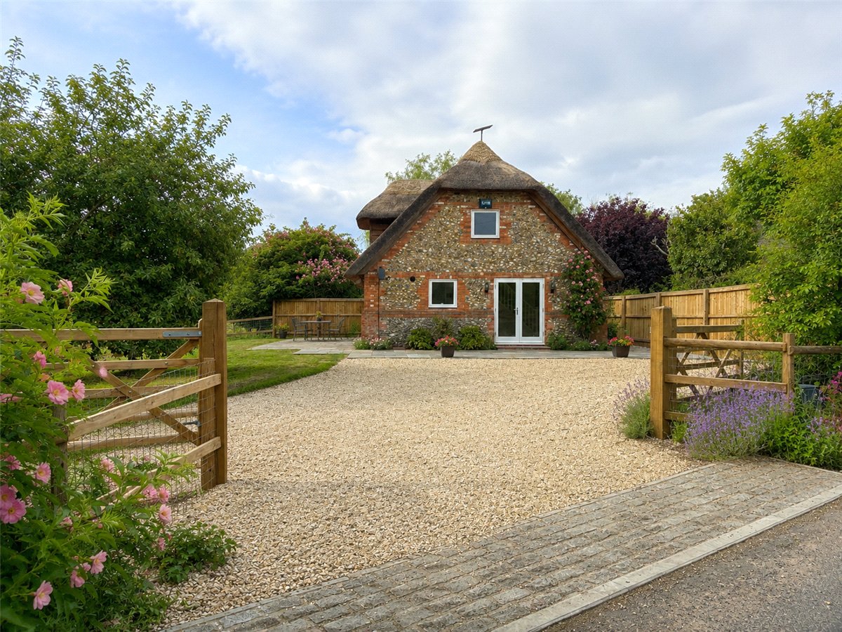 3 bedroom House, Preston, Ramsbury, SN8 - Available