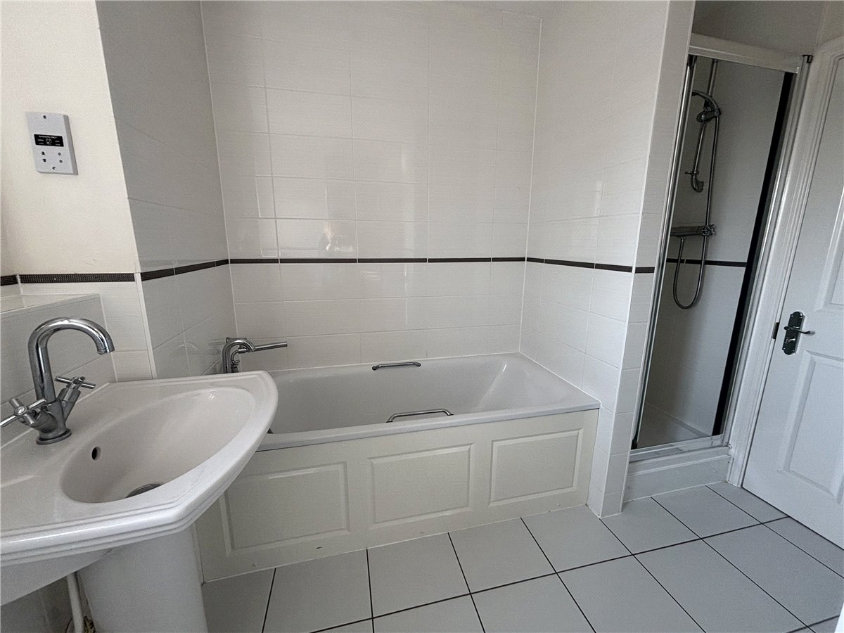 4 bedroom House, Brimpton, Berkshire, RG7 - Available, Image 4
