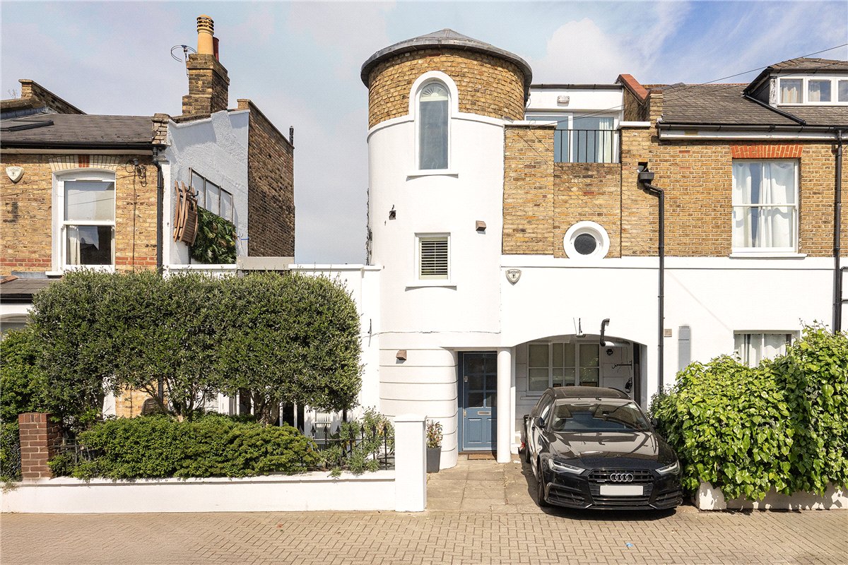 2 bedroom House, Wiseton Road, Wandsworth, SW17 - Available