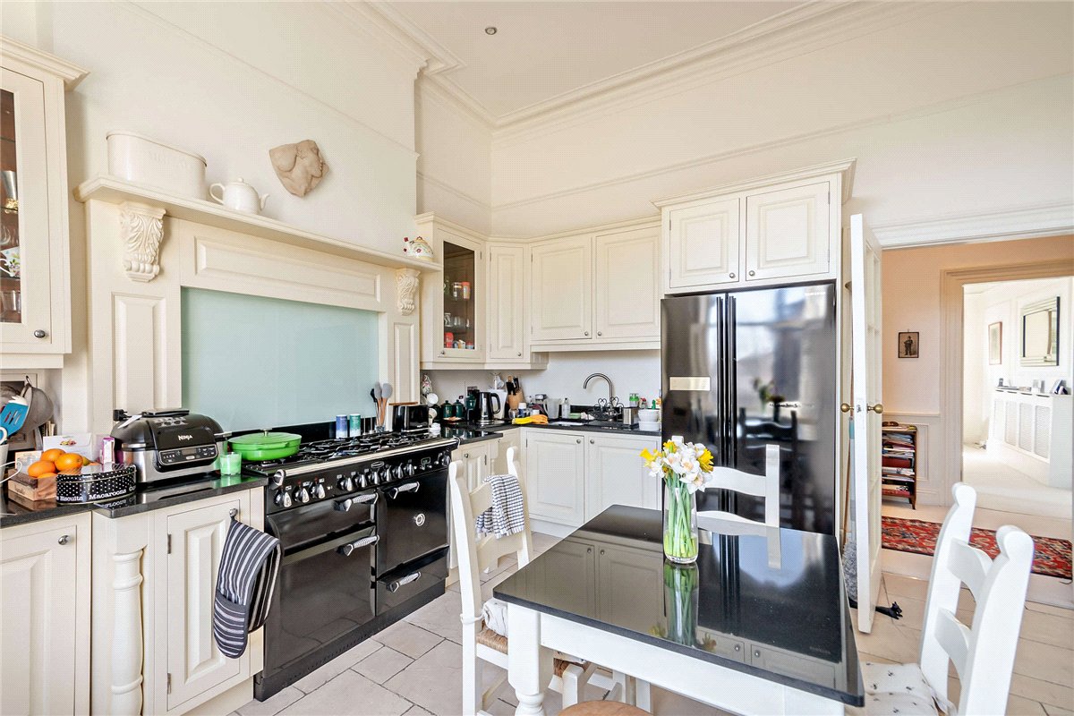 2 bedroom Flat, Otley Road, Harrogate, HG2 - Available, Image 4