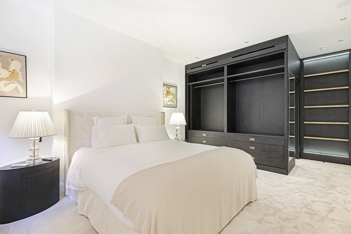 3 bedroom Flat, Pont Street, Knightsbridge, SW1X - Available, Image 12