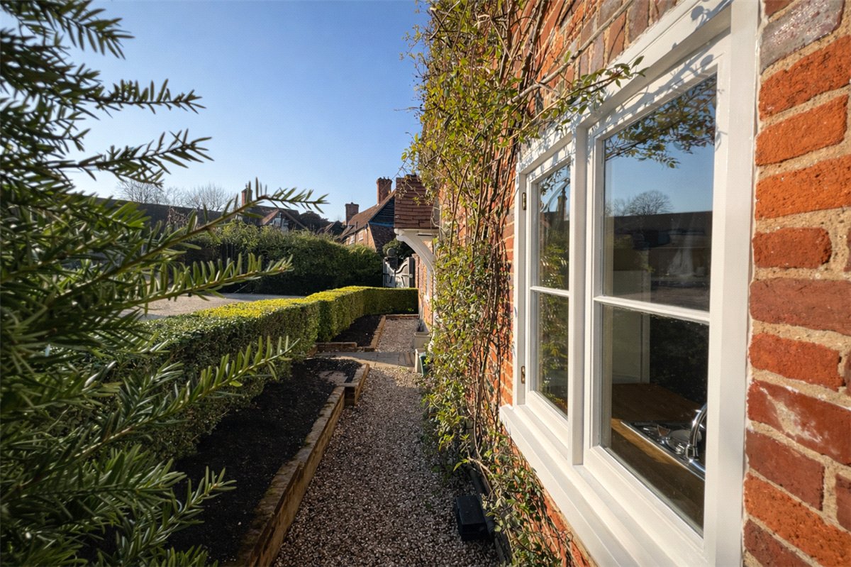 3 bedroom Cottage, Rectory Road, Oakley, RG23 - Let Agreed, Image 2