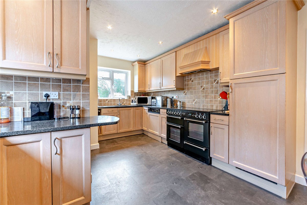 5 bedroom House, Andover Road, Newbury, RG14 - Available, Image 8