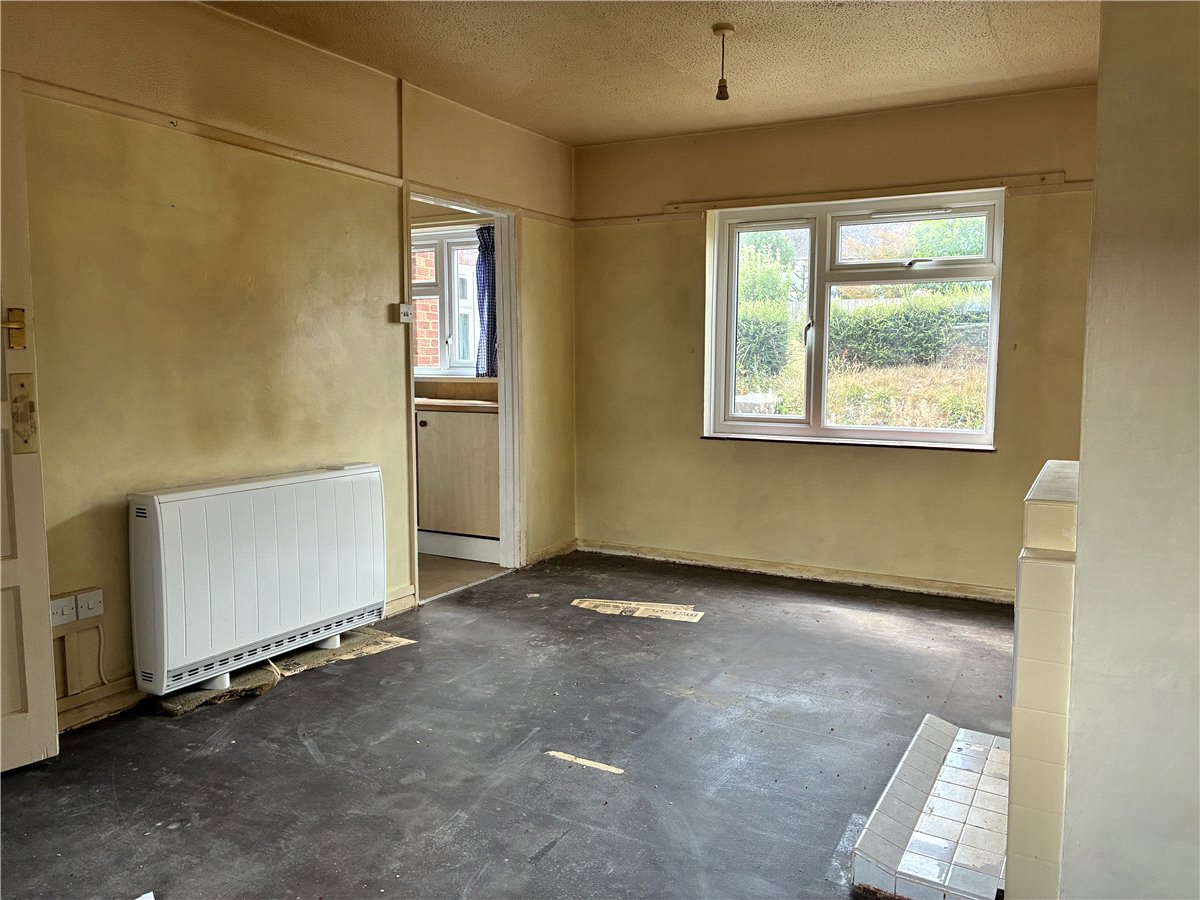 3 bedroom House, Castle Road, Great Bedwyn, SN8 - Available, Image 3