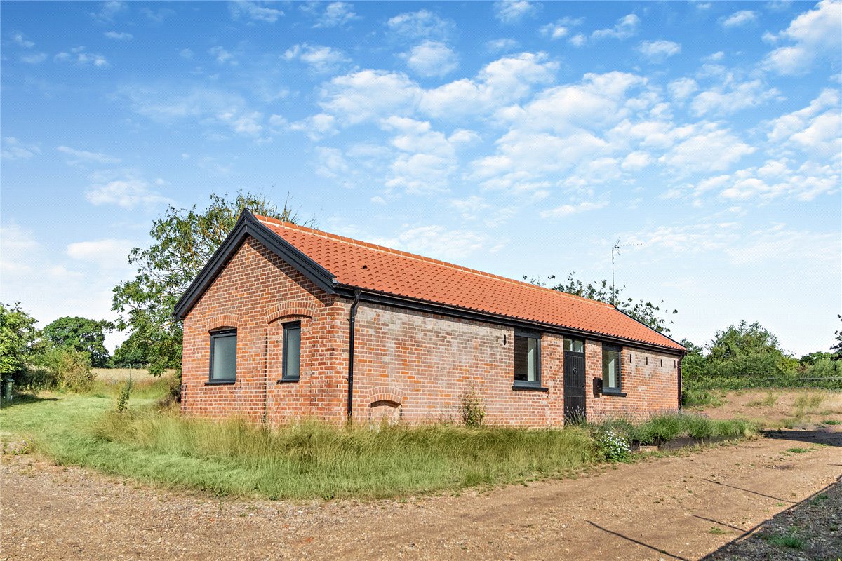 2 bedroom Barn Conversion, Station Road, Colne Engaine, CO6 - Sold