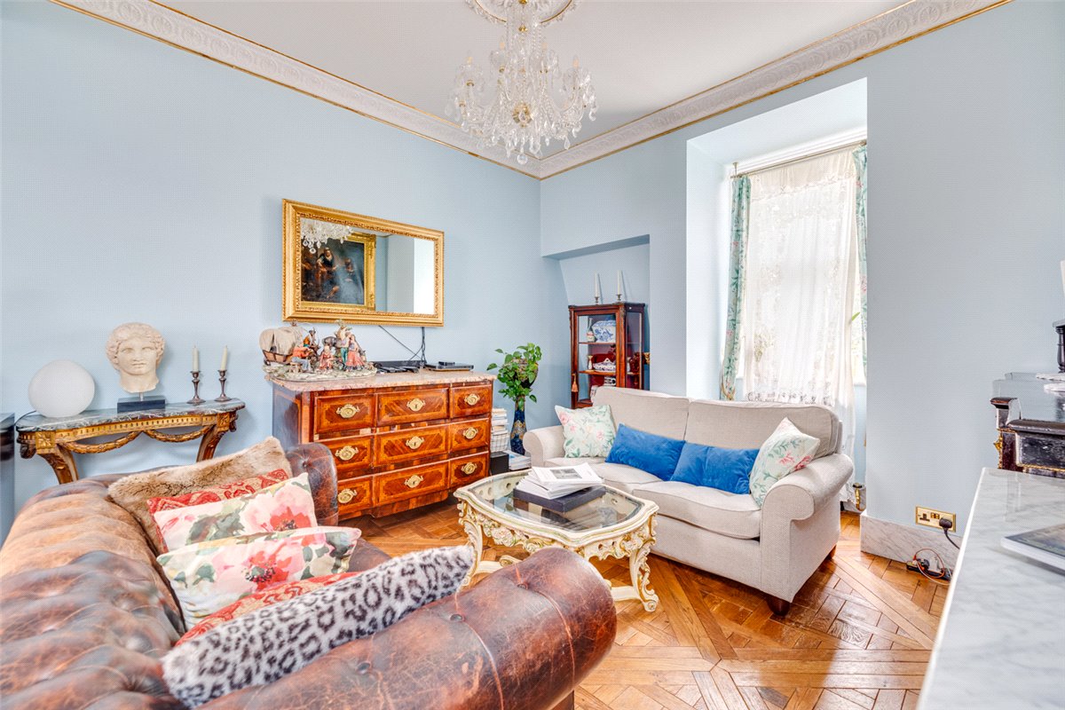 1 bedroom Flat, Sloane Gardens, Chelsea, SW1W - Available