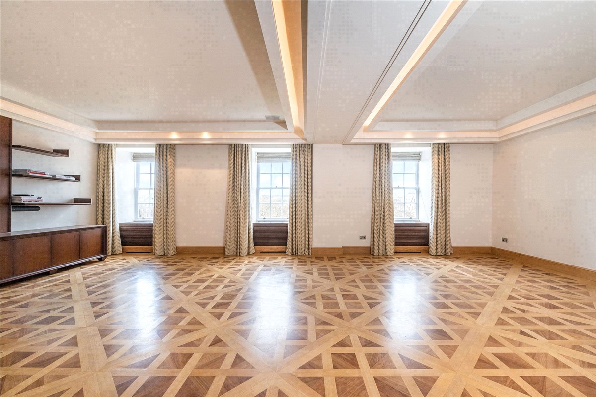 3 bedroom Flat, Grosvenor Square, Mayfair, W1K - Available, Image 1