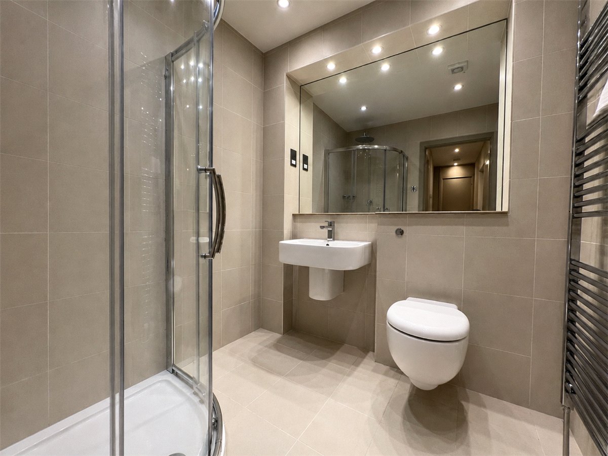 2 bedroom Flat, The Square, Winchester, SO23 - Available, Image 3