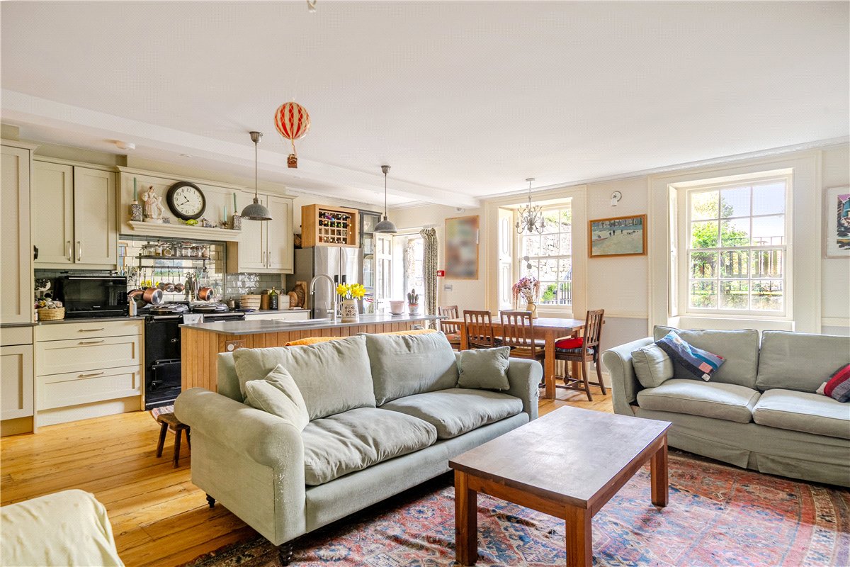 3 bedroom Maisonette, Queens Parade, Bath, BA1 - Available, Image 2