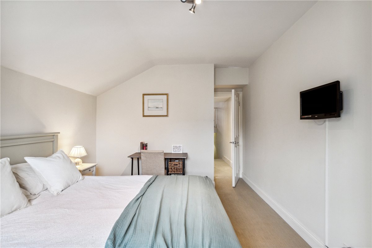 2 bedroom Flat, Geraldine Road, London, SW18 - Sold, Image 3