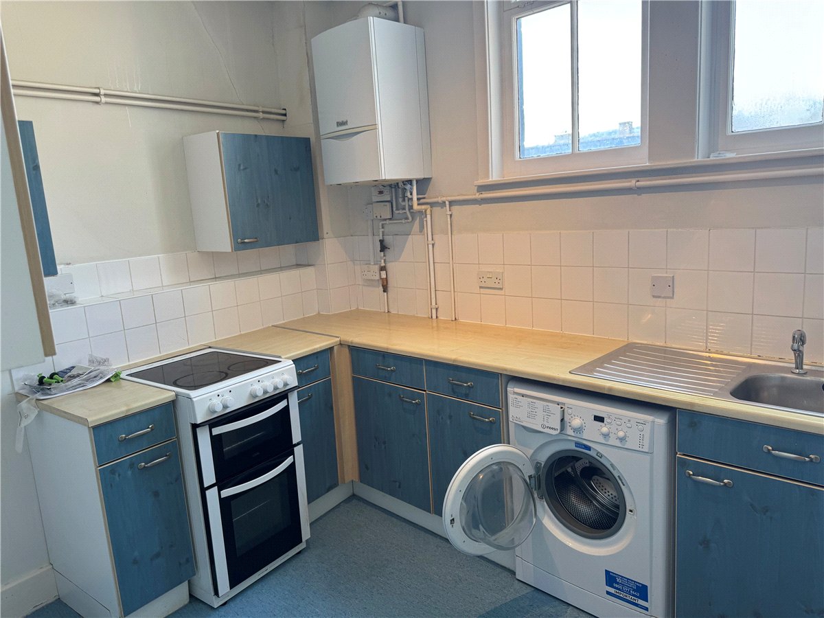 1 bedroom Flat, High Street, Bath, BA1 - , Image 2