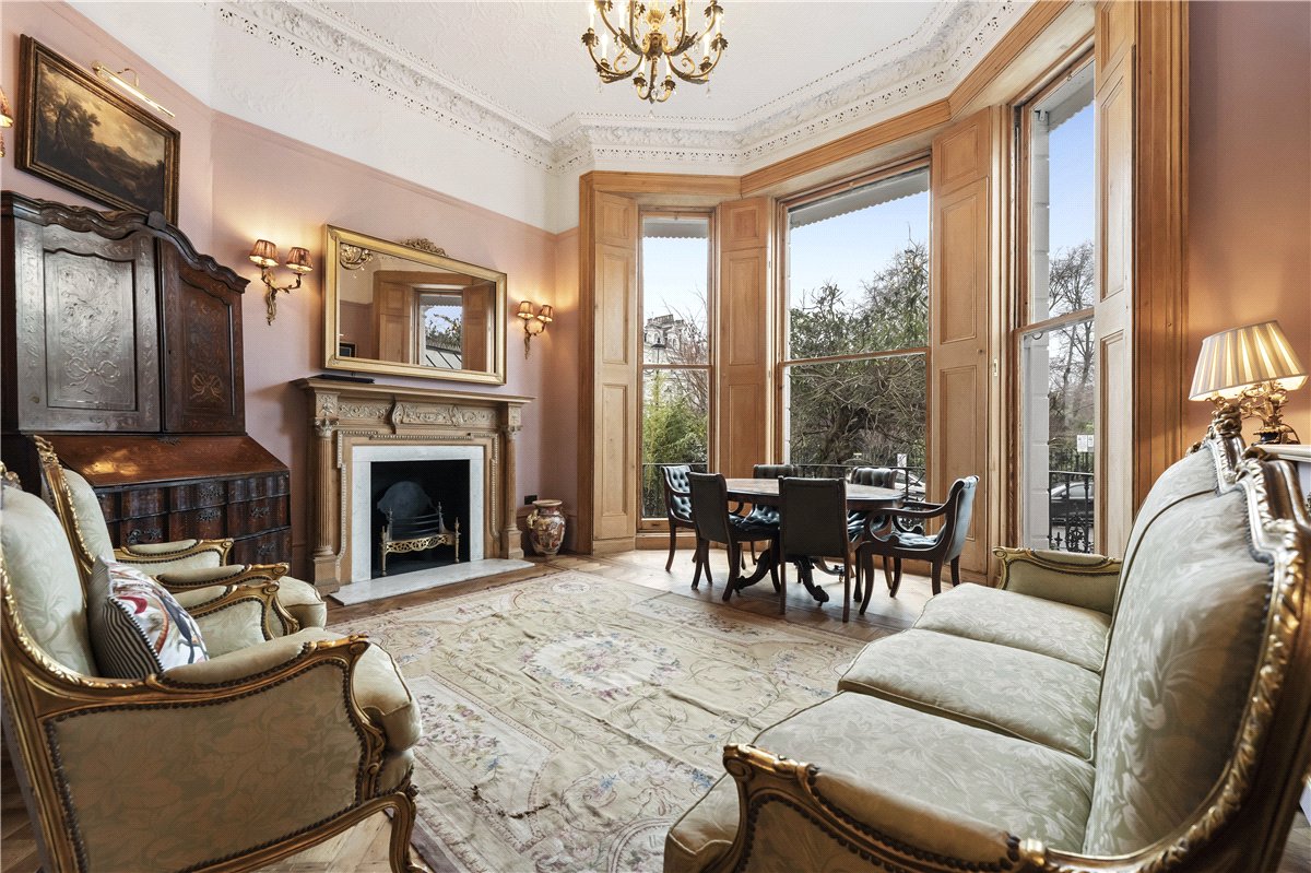 2 bedroom Flat, Pembridge Square, Notting Hill Gate, W2 - Available