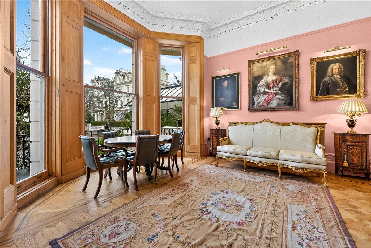 2 bedroom Flat, Pembridge Square, Notting Hill Gate, W2 - Available